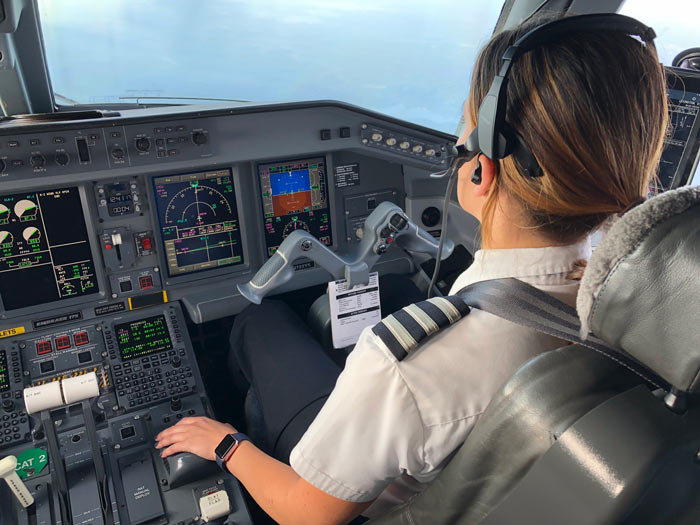 How Do Pilots Know When To Descend? Technology Behind It